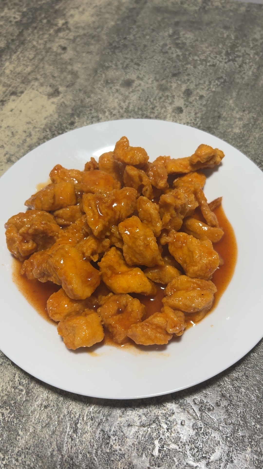 Tuquitos de pollo bañados en salsa chipotle